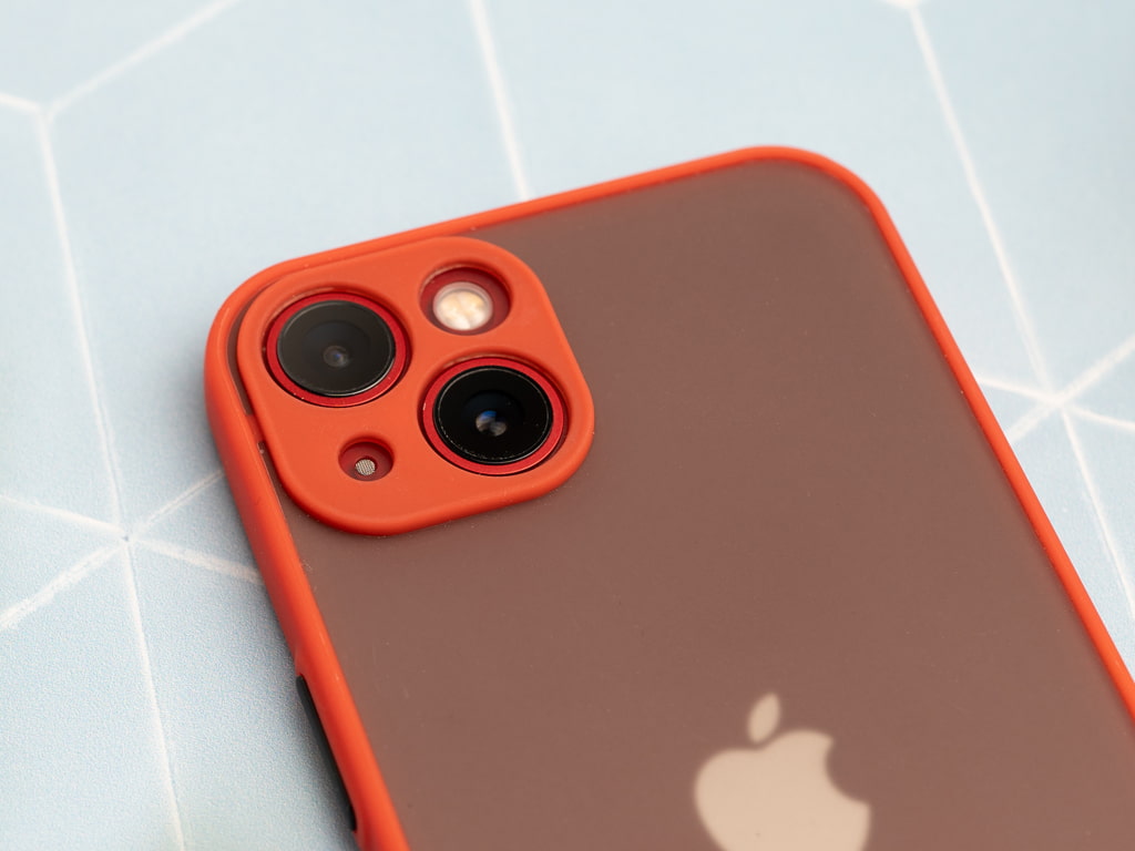 Pevný, gumový obal na iPhone 13 - Červený - 3